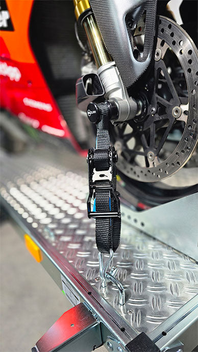 TREILER 1000 with a red Ducati, secured with EILZURR lashing.